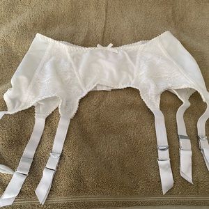 Secrets in Lace white 6 clasp garter with lace panels, size XL